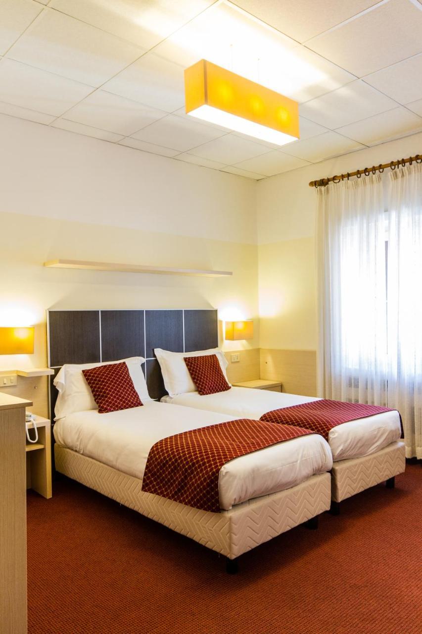 Hotel Sant'Ilario 로베레토 외부 사진